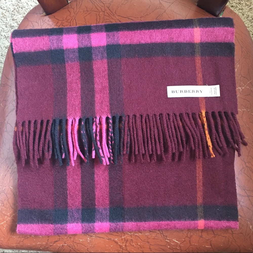 100% Authentic! BURBERRY 100%Cashmere Scarf.